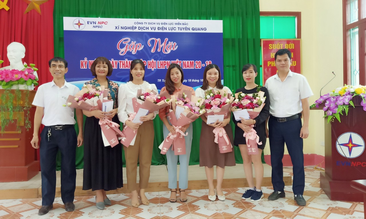 Ban chấp hành Công đoàn Cơ sở thành viên Xí nghiệp Dịch vụ Điện lực Tuyên Quang tổ chức tọa đàm kỉ niệm ngày Phụ nữ Việt Nam 20/10